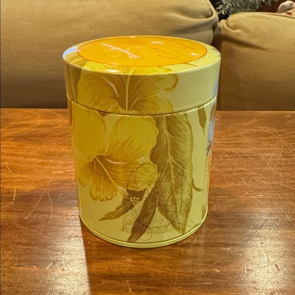 NEW Tommy Bahama Lidded Candle 9.7 oz Grapefruit Pineapple, Lily 50 Hour Gift